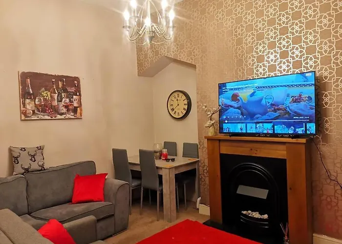 Sommerset Cottages - 2 Bedroom House