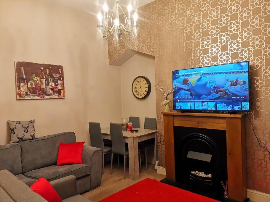 Sommerset - 2 Bedroom House *